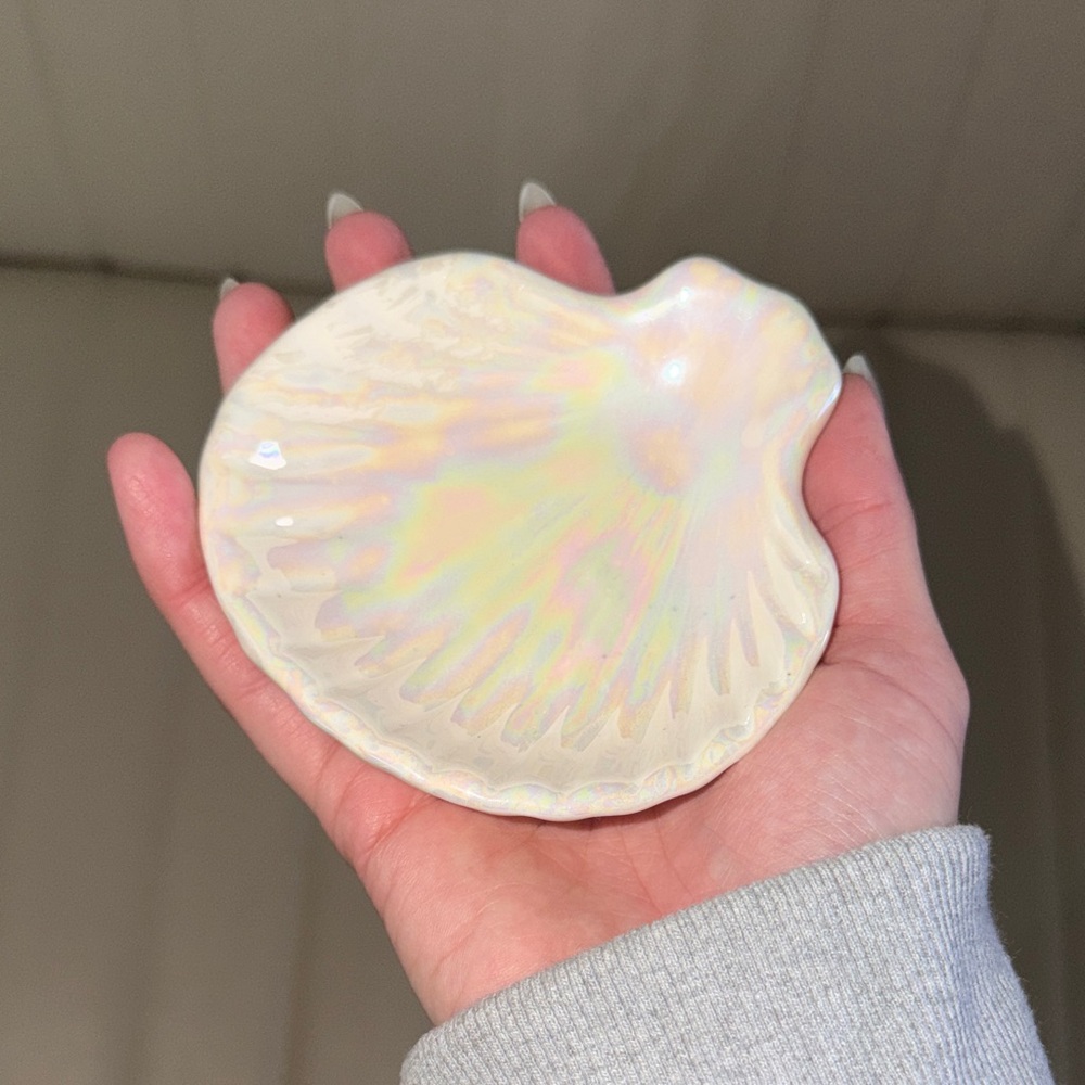 Iridescent Shell-Shaped Decorative Dish Soap Holder Jewelry Tray Decor